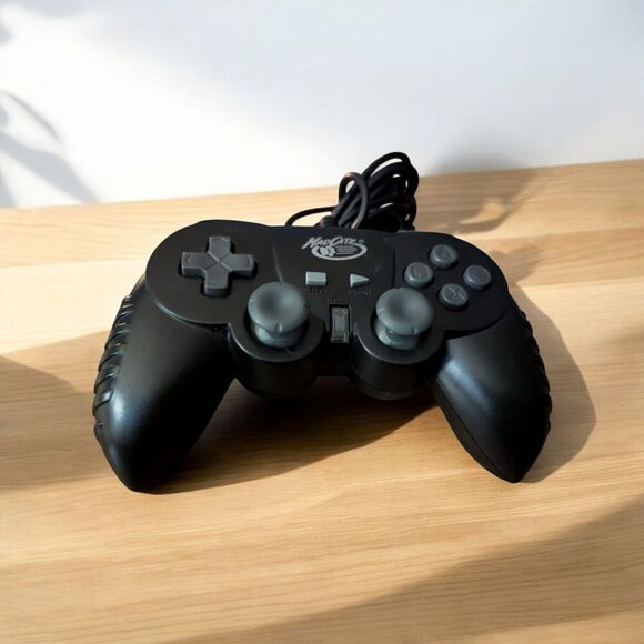 Madcatz Wired Controller 8216 Compatible With PlayStation 1 PS1 PS2 Video System - Picture 1 of 7
